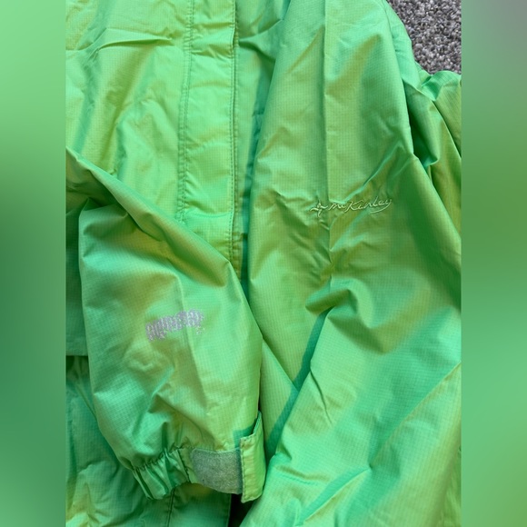 McKinley Women’s Hooded Rain Jacket - Picture 3 of 6